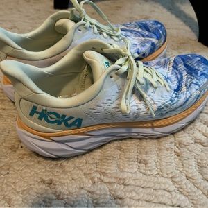 Hoka Clifton 8 women’s size 8.5